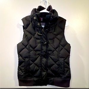 Black puffer vest S
